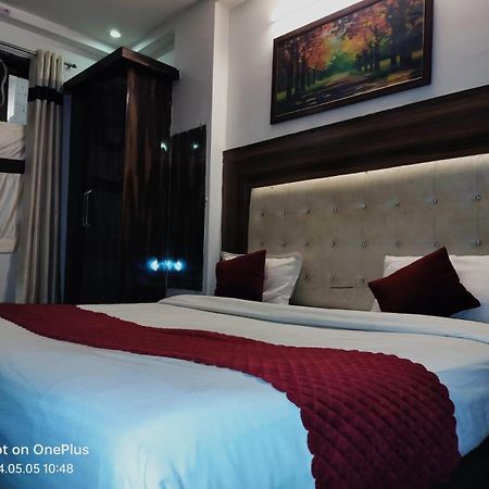 דלהי Hotel Janvi Palace מראה חיצוני תמונה